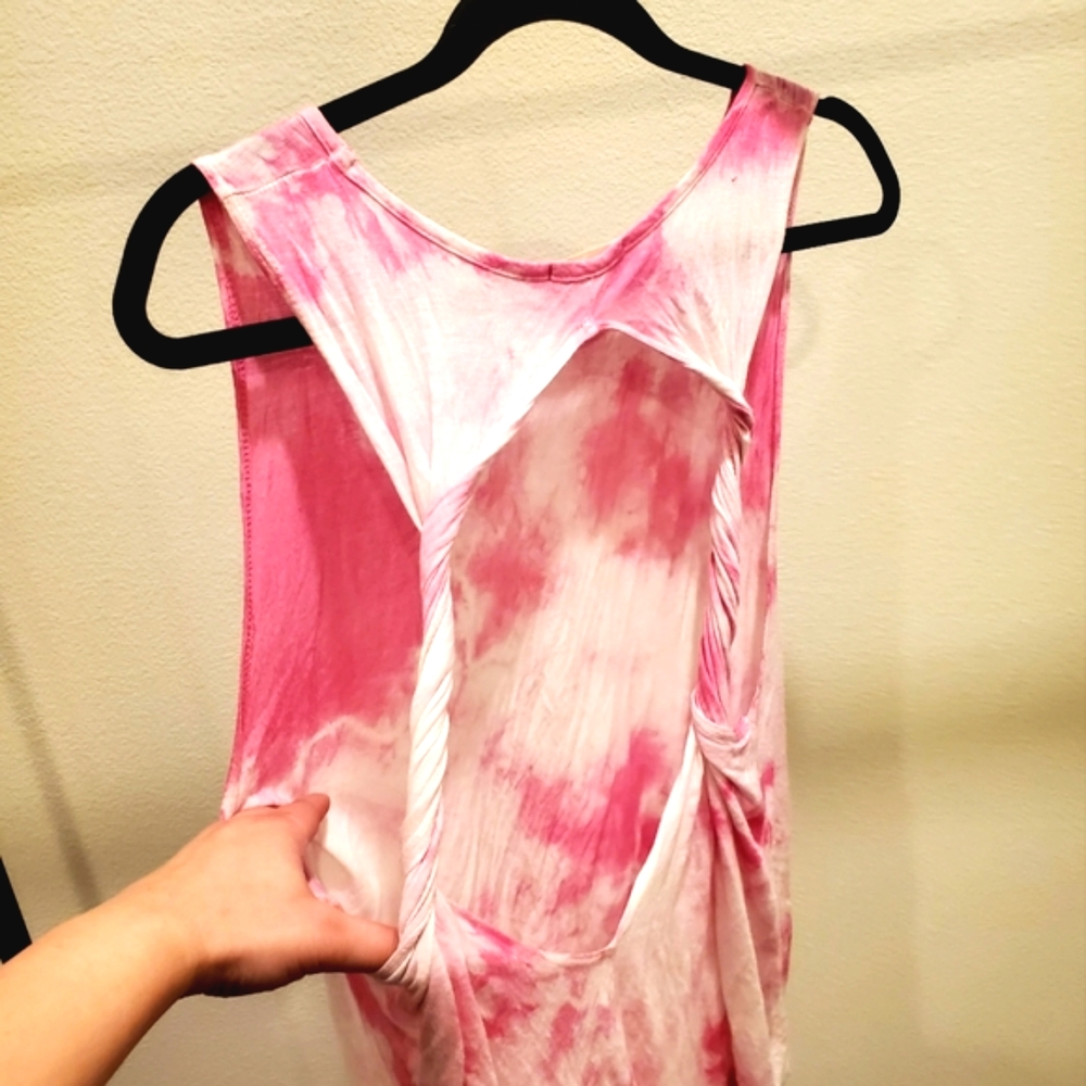 Twist open back tank